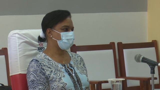 Viceprimera Ministra sostiene reunión con personal de la salud en Holguín смотреть онлайн
