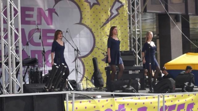 НГУ. 1 сентября. Ирландский танец, хорошая погода, каждый по-своему сходит с ума- семестр впереди.