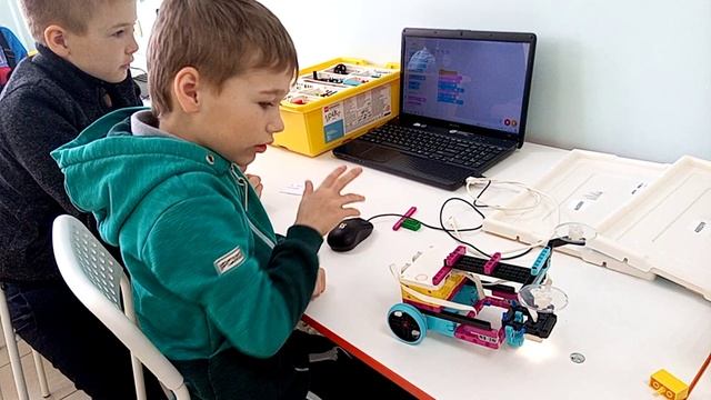 занятия по робототехнике в КТТ РОБИК