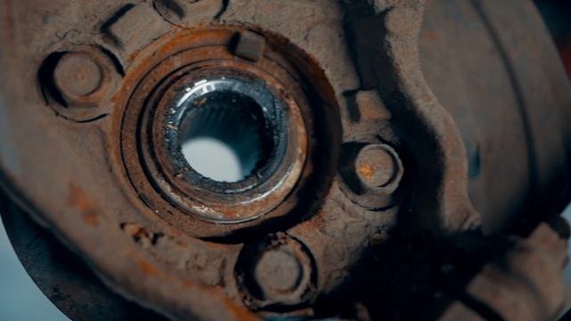 Замена ступичного подшипника на автомобиле Nissan смотреть онлайн