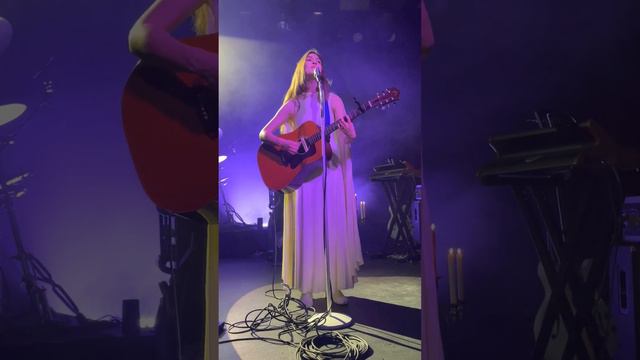 Weyes Blood live - “Picture Me Better” - 2023 Mar 21 Vancouver смотреть онлайн