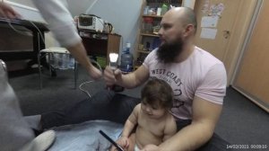 Бреем димыча налысо