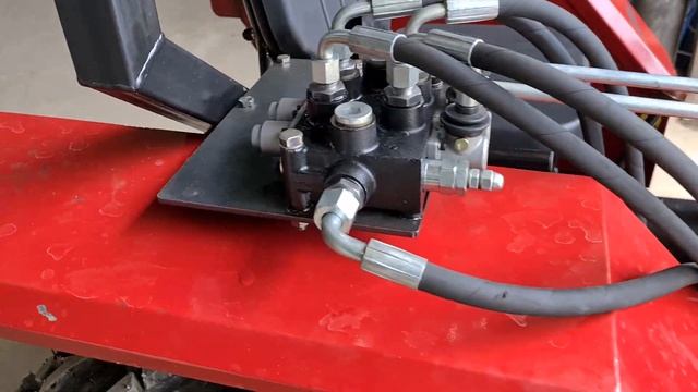 Погрузчик Фаворит-300 на минитрактор Уралец-2204 Палехагромаш смотреть онлайн