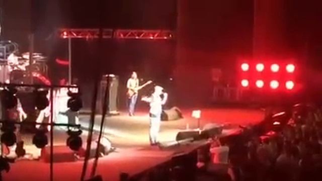 Вокалист группы "Бумбокс" Андрей Хлывнюк сделал заявление касательно квот на радио смотреть онлайн