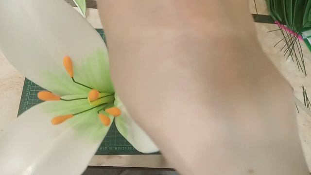 Лилия - светильник из изолона. Часть 3. Сборка цветочков. смотреть онлайн