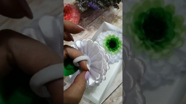 Хризантемы из атласных лент. смотреть онлайн