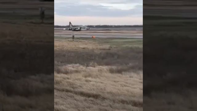 В Ростовской области посадили самолет без шасси смотреть онлайн