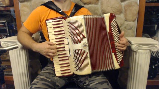 6106 - Candy Stripe Camerano Piano Accordion LM 41 120 $599 смотреть онлайн