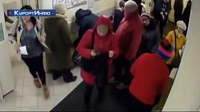 Задержана группа лиц, подозреваемая в совершении серии краж у жителей в поликлиниках смотреть онлайн