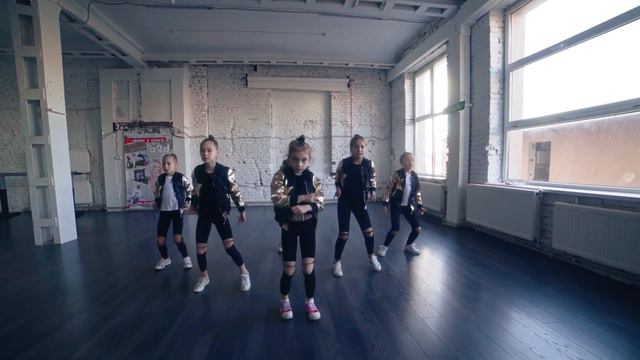 Dancehall Performance by Crystal | Dance Club Triumf | Mr Eazi - Chicken Curry смотреть онлайн