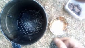 Коптильня из ведра. Получилось круто.