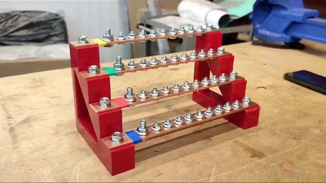 RC19 БШ4-3.20-10 Блок медных шин 3х20 мм 4 полюса по 10 присоединений, ширина 250 мм, 275 А смотреть онлайн