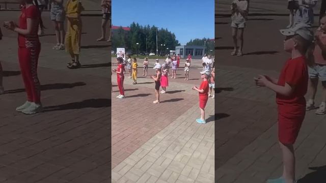 "Уроки акробатического рок-н-ролла и буги-вуги в парках": урок № 5 - эпизод № 4 смотреть онлайн