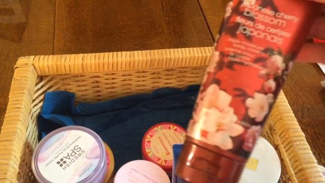 ДЕНЬ 210 - КОЛЛЕКЦИЯ КРЕМОВ+тест тона Loncome + весенние мухи смотреть онлайн