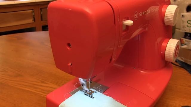 Singer Simple Sewing Machine Review смотреть онлайн