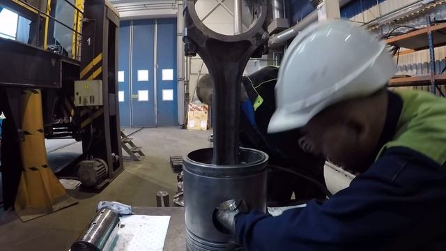 ЭКСКЛЮЗИВ!!! ТЕПЛОВОЗНЫЙ ПОРШНЕВОЙ ПАЛЕЦ ВЕСОМ 20 КГ! КАК ЕГО ВСТАВИТЬ В ПОРШЕНЬ? смотреть онлайн
