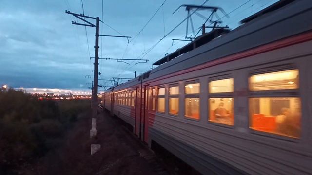 Электропоезд ЭТ2М-042 сообщением СПБ - Мшинская, пл. Аэропорт, г. СПБ., 20.10.23 смотреть онлайн
