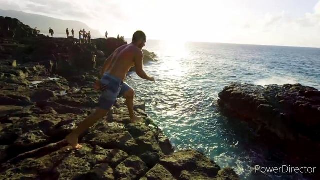 Прыжки в воду на Гавайских островах (Клифдайвинг) смотреть онлайн