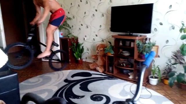 Сломал телевизор! Bmx Катание дома смотреть онлайн