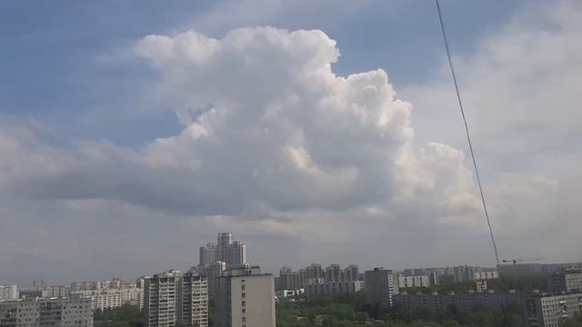 Развитие кучевого облака в Москве (10.5.19) смотреть онлайн