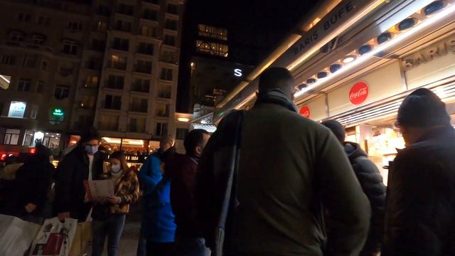 ISTANBUL | Beyoglu - Istiklal Street & Taksim Square Christmas Night Walking Tour | 25 December 202 смотреть онлайн