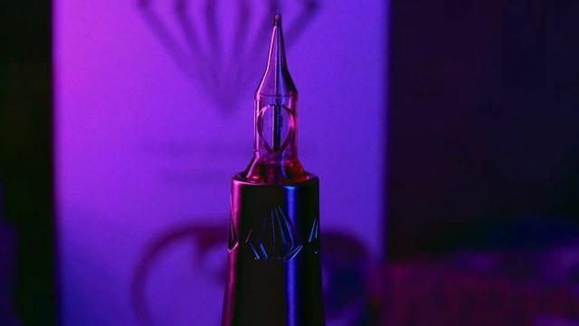 Реклама для Chixx в стиле Retrowave