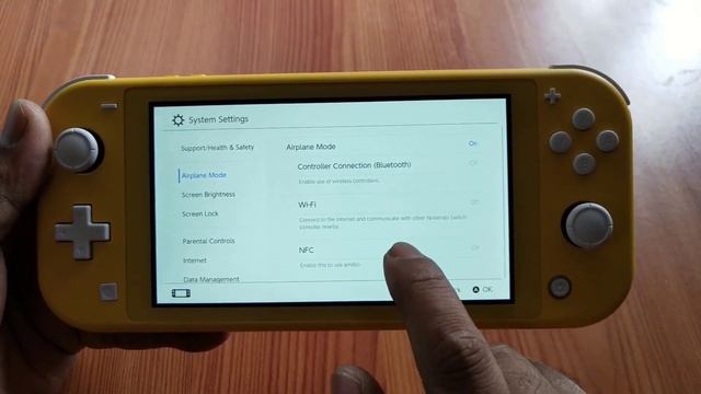 HOW to TURN ON/ OFF WIFI on NINTENDO SWITCH LITE? смотреть онлайн