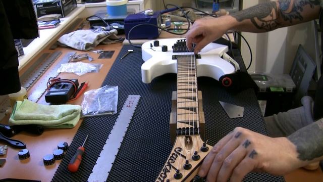 Jackson DK2M [Dinky] with Floyd Rose complete set-up 01 смотреть онлайн