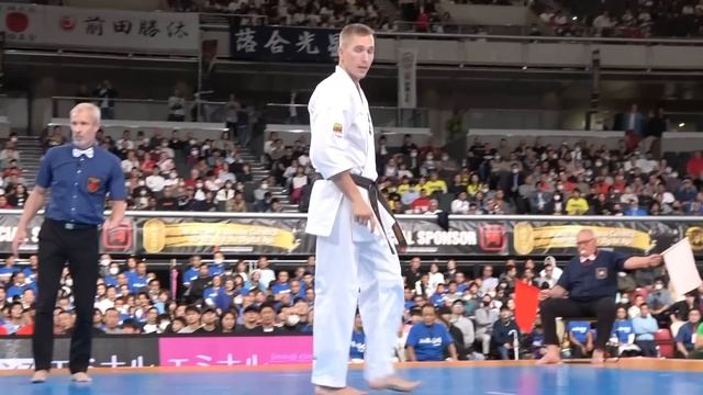 【新極真会】Men 3rd place Anton vs Edgard THE 13TH WORLD KARATE CHAMPIONSHIP　SHINKYOKUSHINKAI KARATE смотреть онлайн