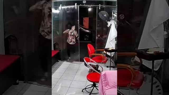 Оглушительно ворвалась. Красиво зашла смотреть онлайн