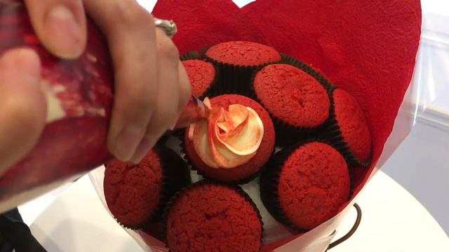 How to create a Valentine Cupcake Bouquet | Anna Eden | The Classic Cupcake Co. смотреть онлайн