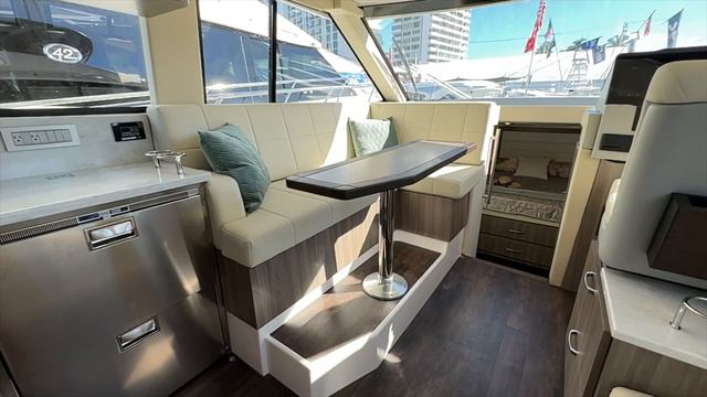 Regal 38 FXO Walkthrough From FLIBS - Flybridge Cruiser W/ Triple Yamaha 300's смотреть онлайн
