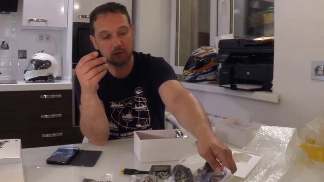 Распаковка моторегистратора V-SYS TECH 6M смотреть онлайн