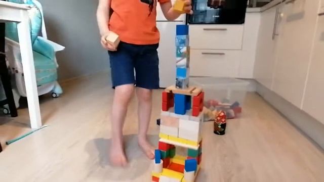 Строим замок из деревянных кубиков /часть 2/игры дома смотреть онлайн