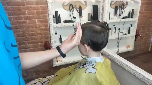 Стрижка шапочка // Для мальчика / Как я стригу мужские стрижки без машинки? / Процесс с озвучивание смотреть онлайн