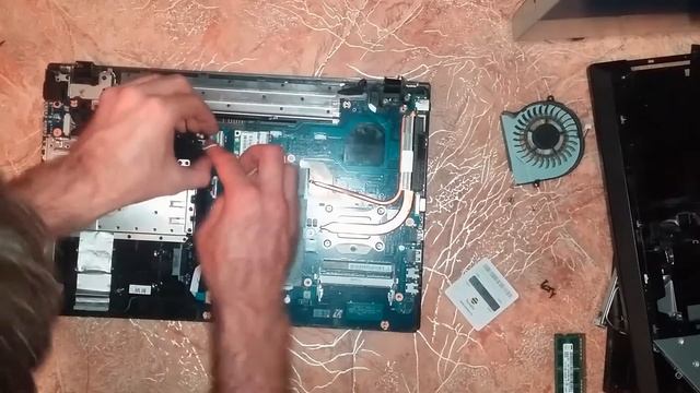 Разбор ноутбука Samsung (NP305V5A) смотреть онлайн