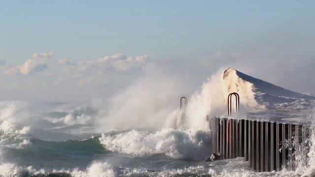 Lake Michigan Waves, Frankfort, MI, 2016-12-26 смотреть онлайн