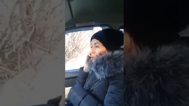 Женщина не заплатила таксисту и требует сдачу смотреть онлайн