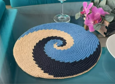 Вязание крючком: Вязаная круглая сервировочная салфетка или ковер крючком, узор Волна смотреть онлайн