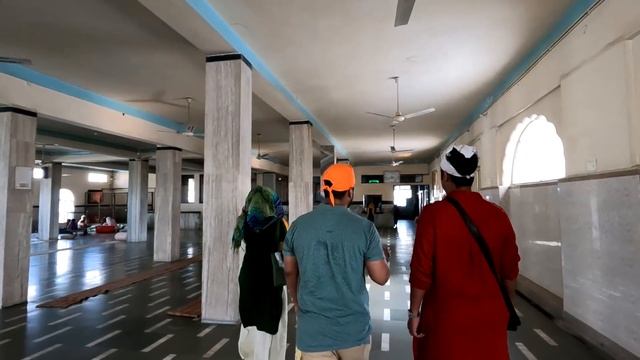 Встретились с другом Аамира и посмотрели Храм Сикхов! Впервые попробовала индийское блюдо Халим! смотреть онлайн