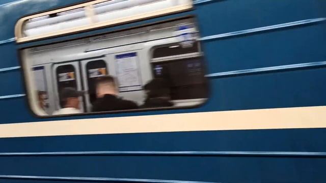 Прибытие номерного с головой 81-540.7 (№10265) на станцию "Спортивная" смотреть онлайн