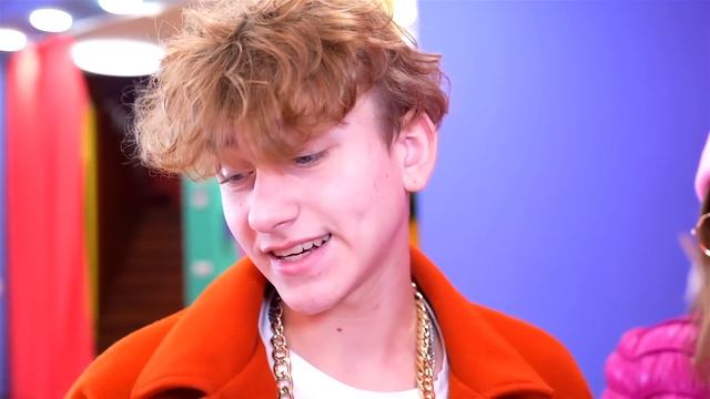 Бедная VS Богатая VS Гига Богатая Студентка! Кого Выберет Краш Колледжа?