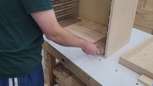 How to Make a Wooden Tool Chest - Free Plans! смотреть онлайн