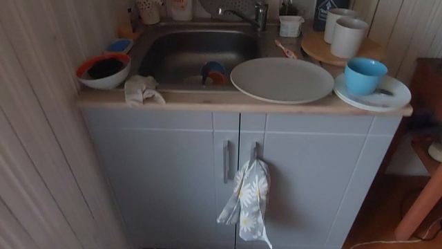 ПОВТОРНЫЙ ДаЧный влог 11/ Покраска старой вагонки в доме. Уборка в бане. смотреть онлайн