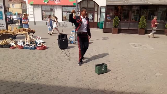 amazing street musicians, solos besame mucho, a million scarlet roses смотреть онлайн
