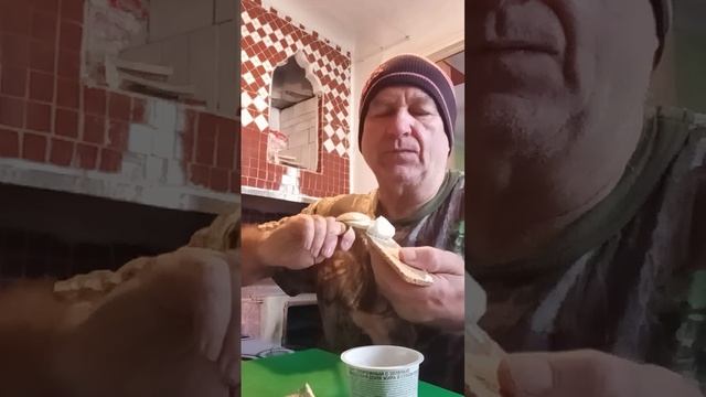 На обзор творожный сыр с зеленью из магазина Ашан