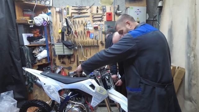 Husqvarna на минималках MotoLand NX125E сборка и первый запуск! смотреть онлайн
