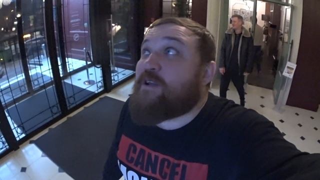 Суровые Челябинские мужики в КРАСНЫХ ТРУСЕЛЯХ смотреть онлайн