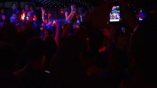 Nadia Ali @ Dusk AC смотреть онлайн