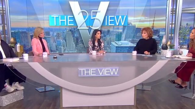 5 Things You Didn't Know About Bradley Cooper and Huma Abedin! смотреть онлайн